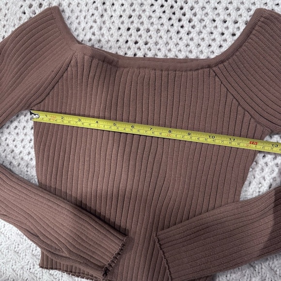 Iris WOMENS Brown Off-the-Shoulder Ribbed Sweater - Picture 8 of 8